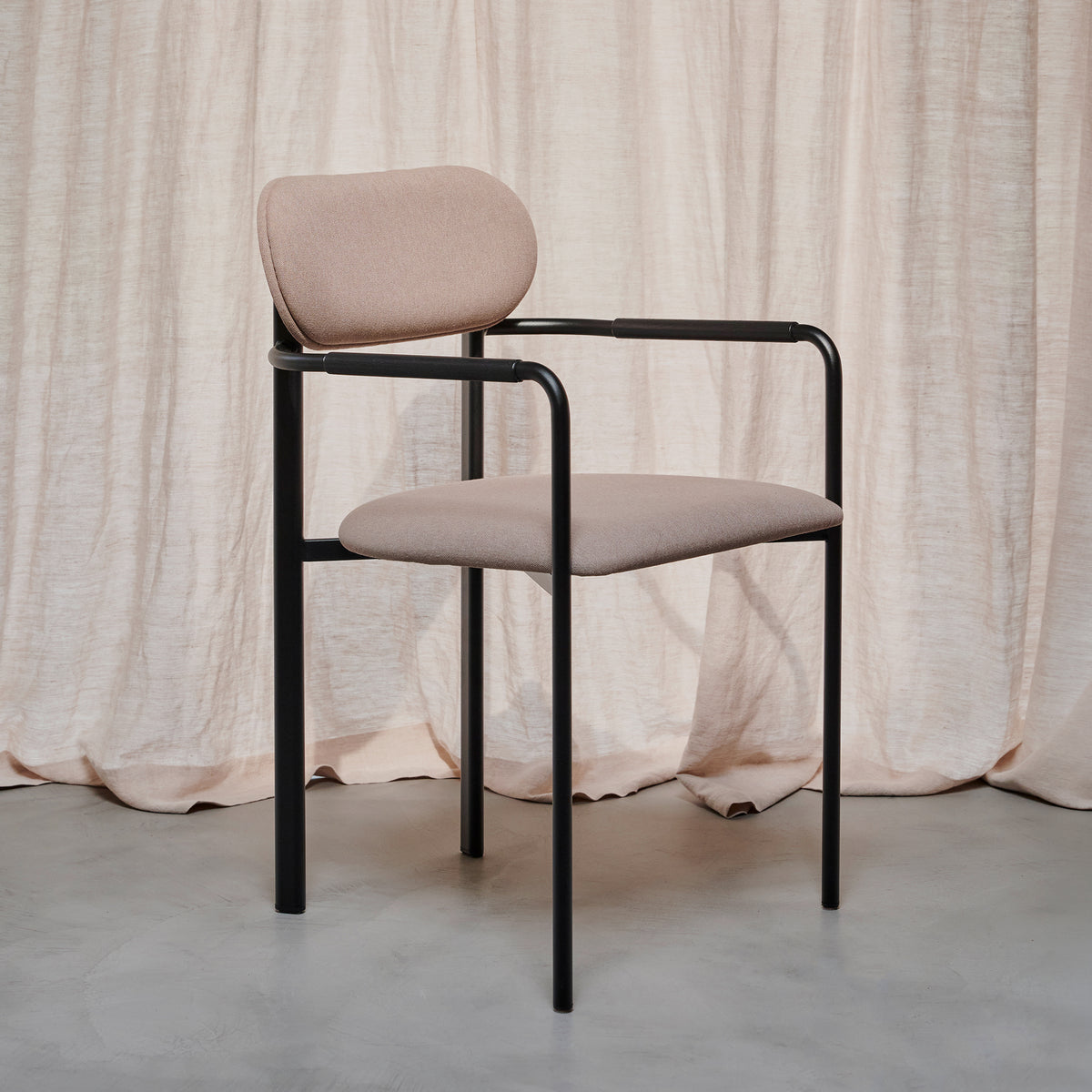 Oblique dining chair with armrest